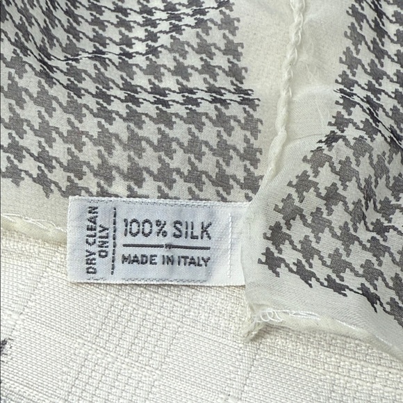 Vintage Christian Dior Houndstooth Scarf /wrap with Green Rose - Picture 5 of 8